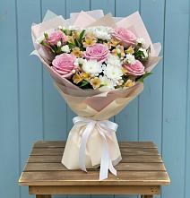 Букет цветов из:  Гвоздики, Орхидеи и Розы в Вартемяги