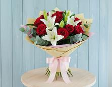 Букет цветов из:  Лилии и Розы в Вартемяги
