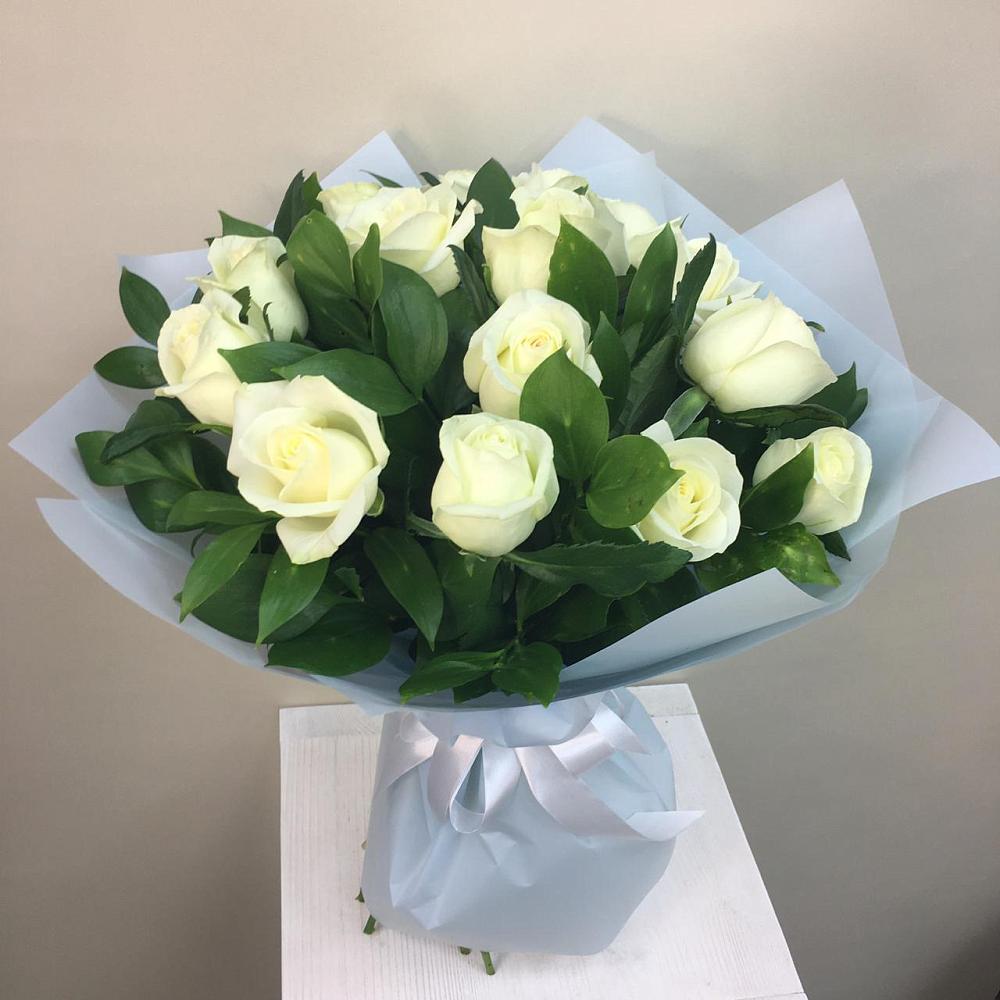 Букет 15 Белых роз Проуд в Вартемяги