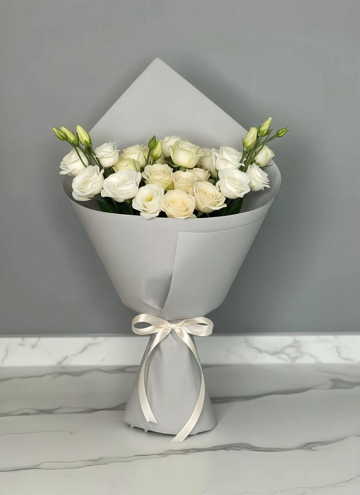 Букет цветов из: Розы и Лизиантусы в Вартемяги