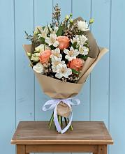 Букет цветов из:  Альстромерии, Лизиантусы, Розы и Хризантемы #REPLACE_PRED# Вартемяги