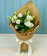 Букет цветов из:  Хризантемы и Лизиантусы #REPLACE_PRED# Вартемяги