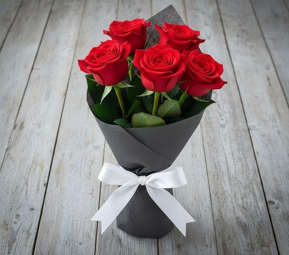 Букет 5 Красных роз Эдлесс Лав в Вартемяги