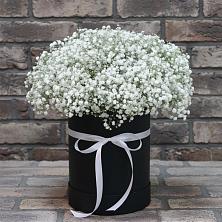 Цветочная композиция из Гипсофила в шляпной коробке в Вартемяги