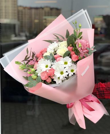 Букет цветов из: Розы, Лизиантусы и Хризантемы в Вартемяги